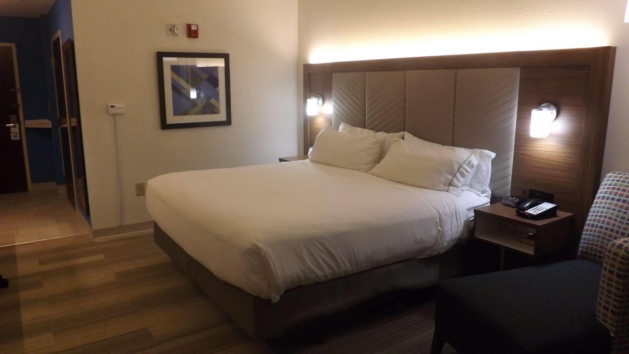 Holiday Inn Express & Suites Dyersburg By Ihg Eksteriør bilde